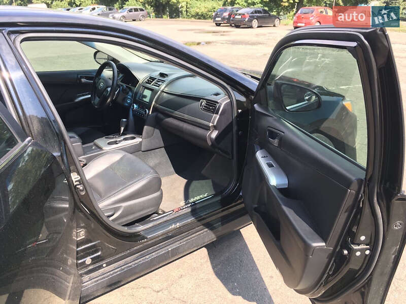 Седан Toyota Camry 2013 в Киеве
