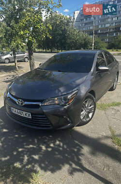 Седан Toyota Camry 2016 в Киеве