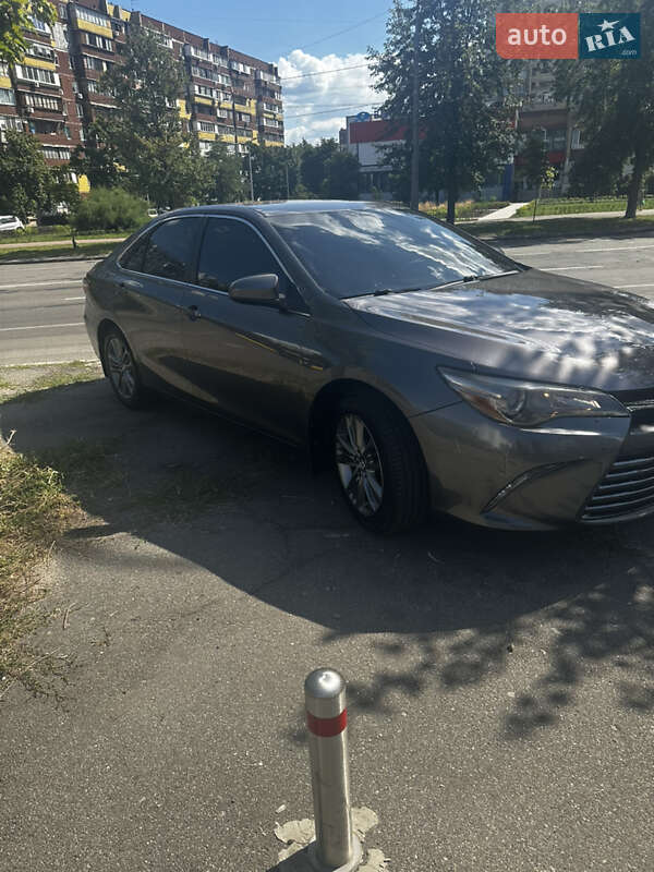 Седан Toyota Camry 2016 в Києві