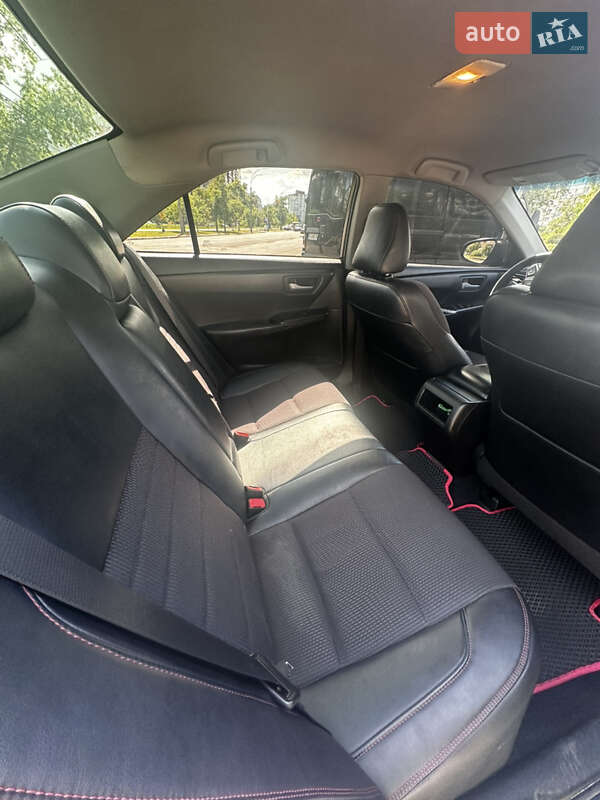Седан Toyota Camry 2016 в Києві