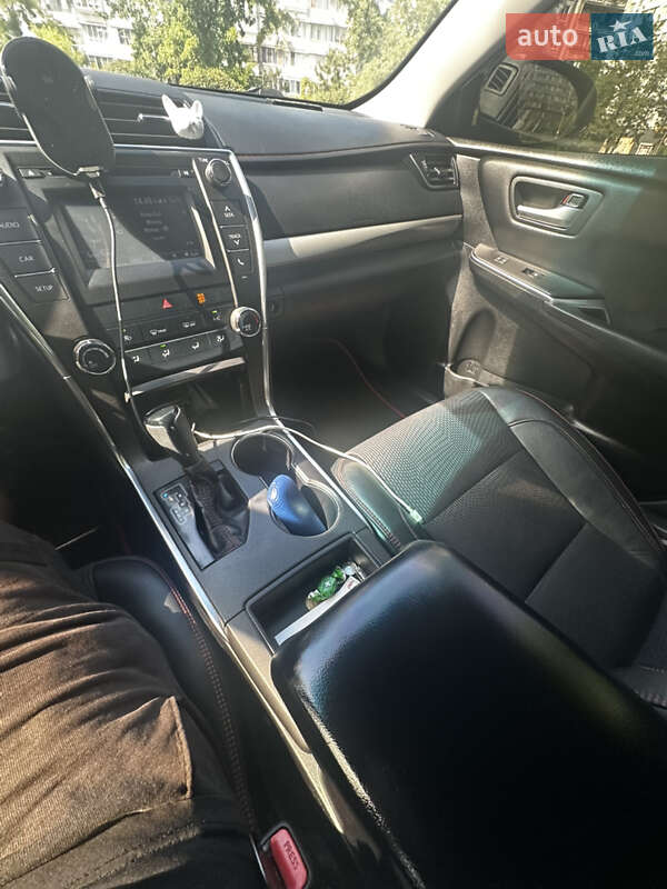 Седан Toyota Camry 2016 в Києві