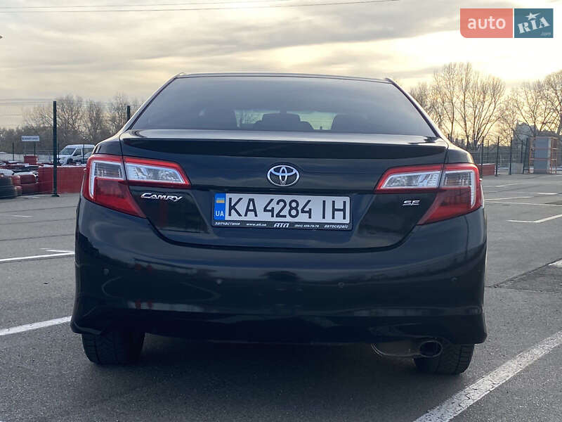 Седан Toyota Camry 2013 в Киеве