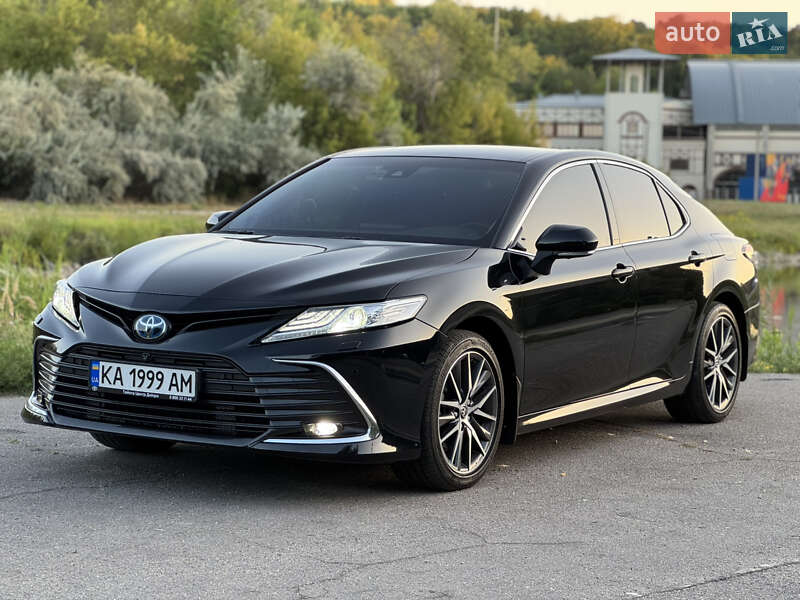 Toyota Camry 2021