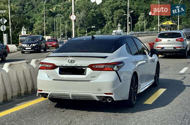 Седан Toyota Camry 2019 в Киеве