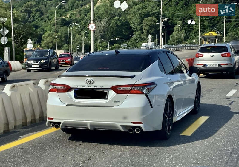 Седан Toyota Camry 2019 в Киеве