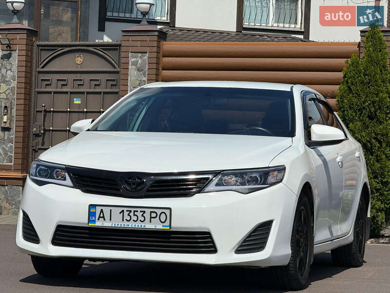 Седан Toyota Camry 2013 в Києві