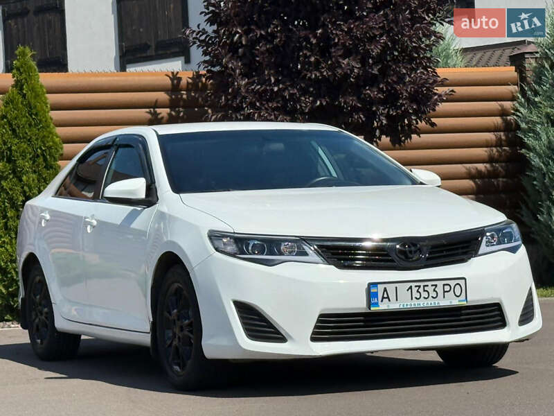 Седан Toyota Camry 2013 в Києві