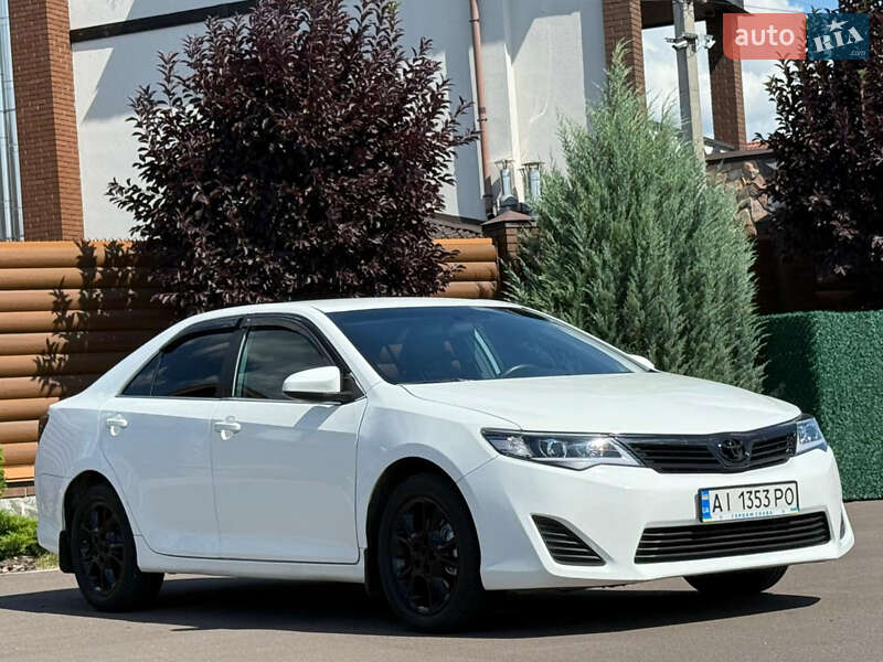 Седан Toyota Camry 2013 в Києві