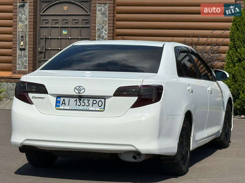 Седан Toyota Camry 2013 в Києві