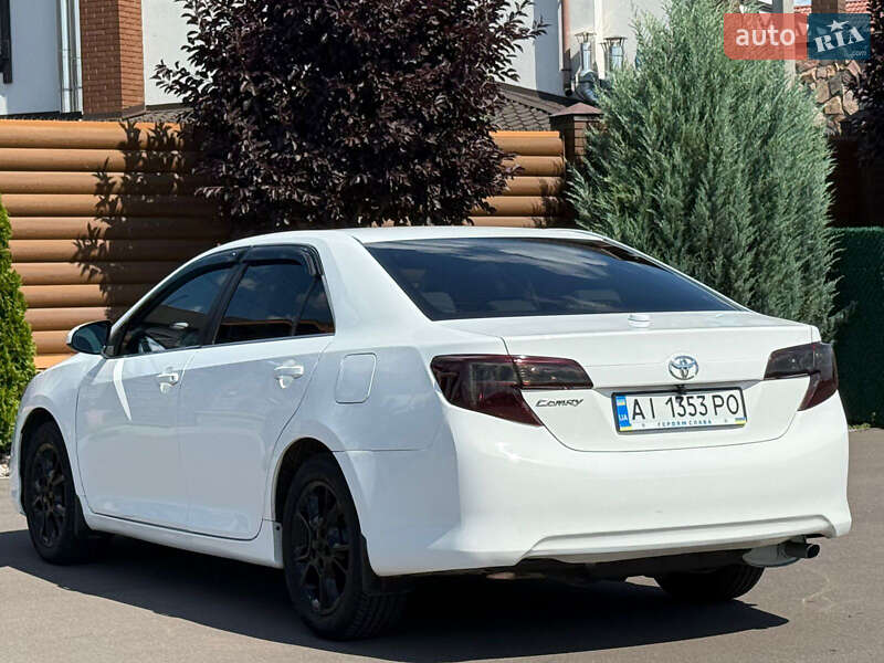 Седан Toyota Camry 2013 в Києві