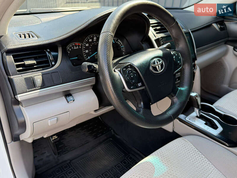Седан Toyota Camry 2013 в Києві