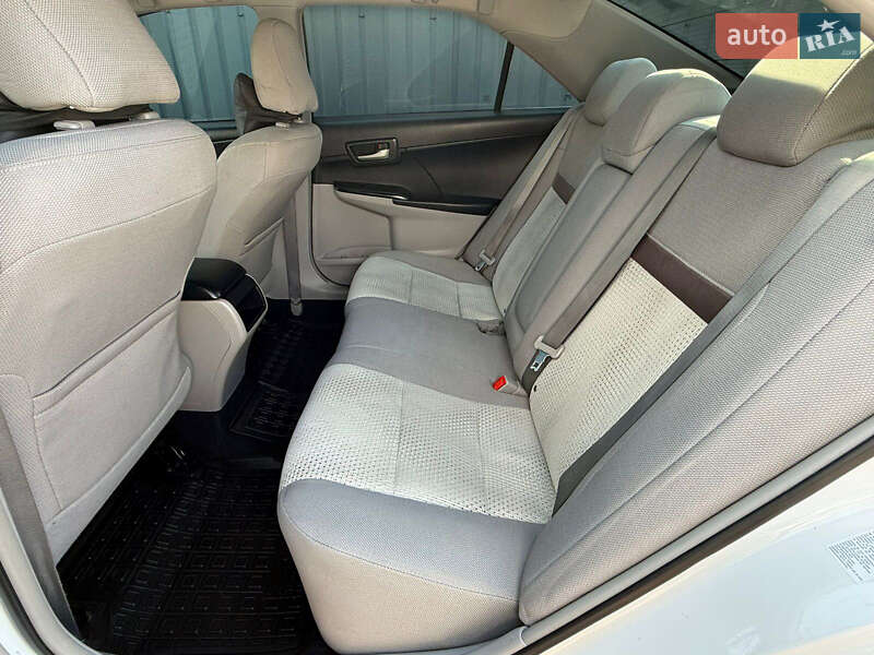 Седан Toyota Camry 2013 в Києві