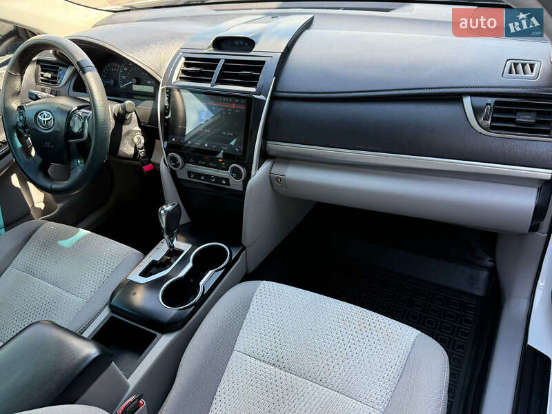 Седан Toyota Camry 2013 в Києві