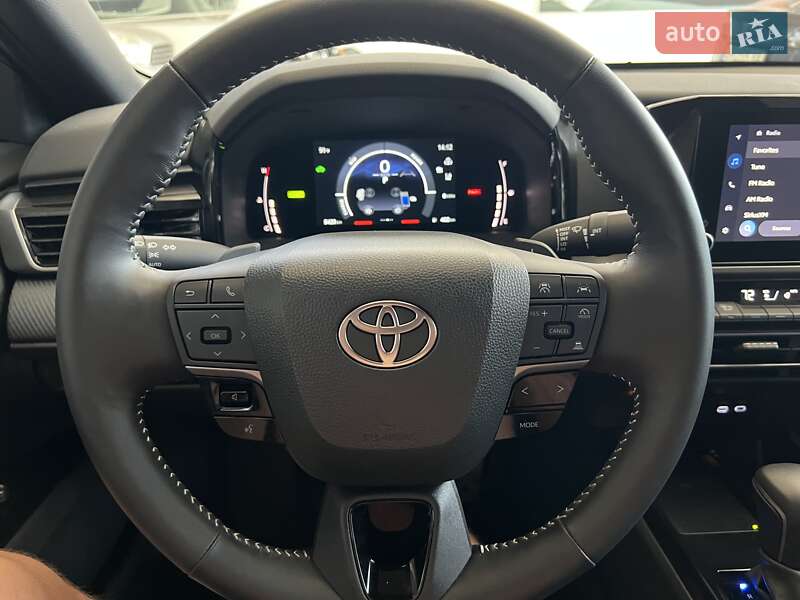 Седан Toyota Camry 2024 в Одесі