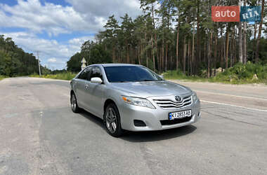 Седан Toyota Camry 2010 в Чернигове