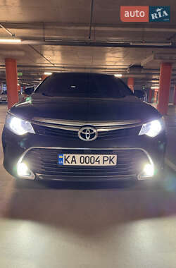 Седан Toyota Camry 2015 в Киеве