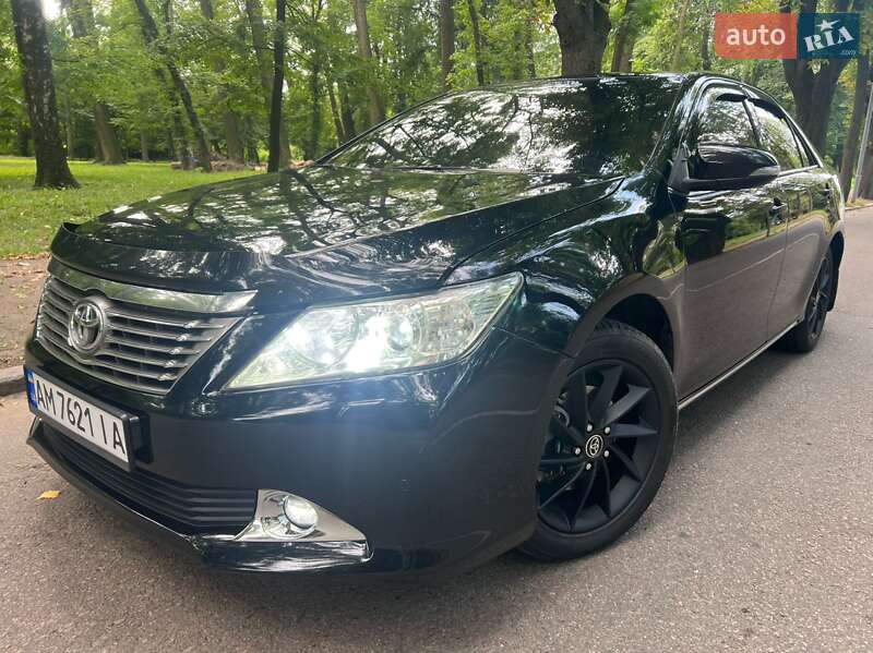 Седан Toyota Camry 2014 в Черновцах