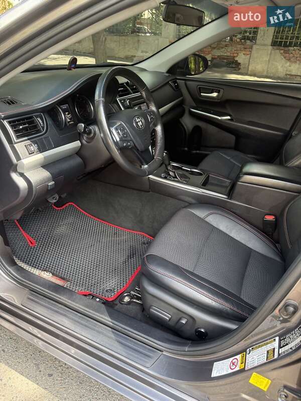 Седан Toyota Camry 2016 в Харькове