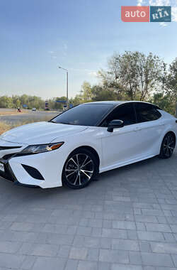 Седан Toyota Camry 2017 в Запорожье
