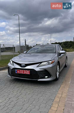 Седан Toyota Camry 2022 в Львові
