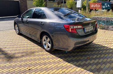 Седан Toyota Camry 2014 в Киеве