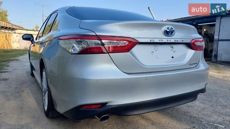 Седан Toyota Camry 2020 в Малині