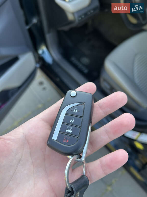 Седан Toyota Camry 2018 в Кременчуге