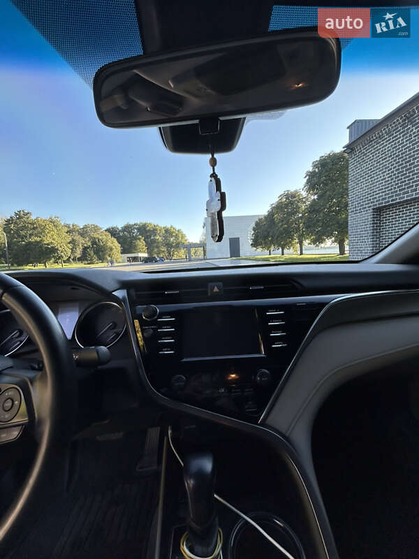 Седан Toyota Camry 2018 в Кременчуге