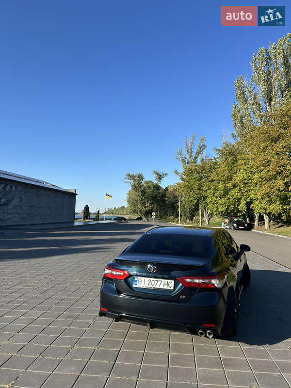 Седан Toyota Camry 2018 в Кременчуге