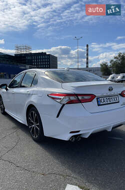 Седан Toyota Camry 2020 в Києві
