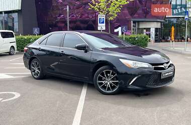 Седан Toyota Camry 2015 в Киеве