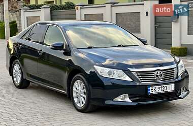 Седан Toyota Camry 2013 в Ровно