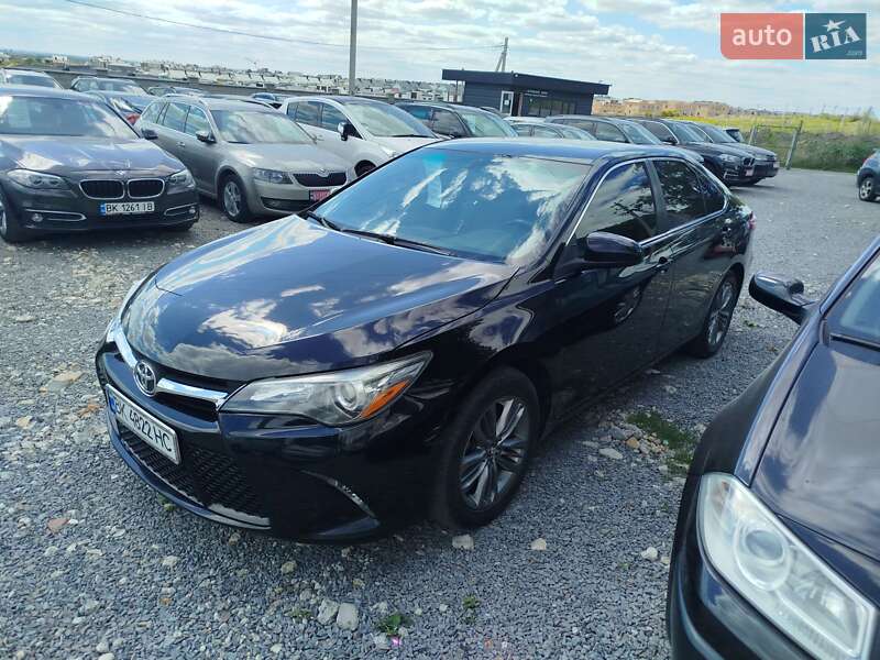 Седан Toyota Camry 2017 в Рівному