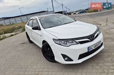 Седан Toyota Camry 2013 в Львове