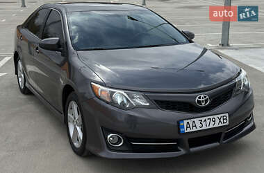 Седан Toyota Camry 2013 в Киеве