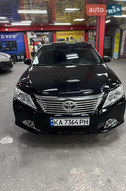 Седан Toyota Camry 2013 в Киеве