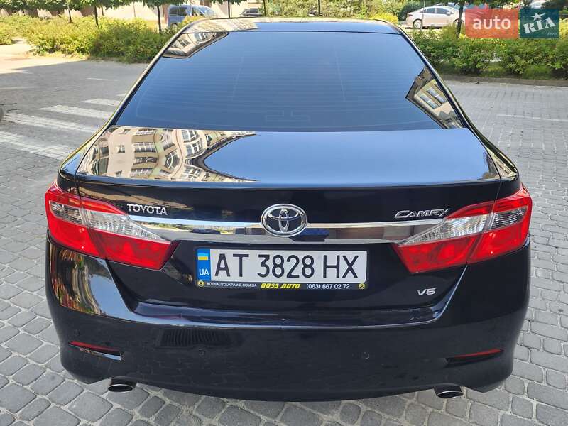 Седан Toyota Camry 2013 в Ивано-Франковске