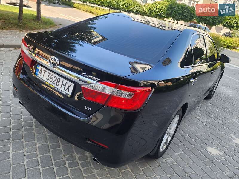 Седан Toyota Camry 2013 в Ивано-Франковске