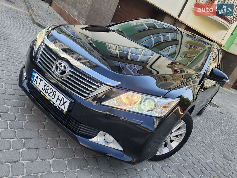 Седан Toyota Camry 2013 в Ивано-Франковске