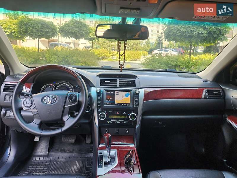 Седан Toyota Camry 2013 в Ивано-Франковске