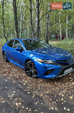 Седан Toyota Camry 2017 в Дніпрі