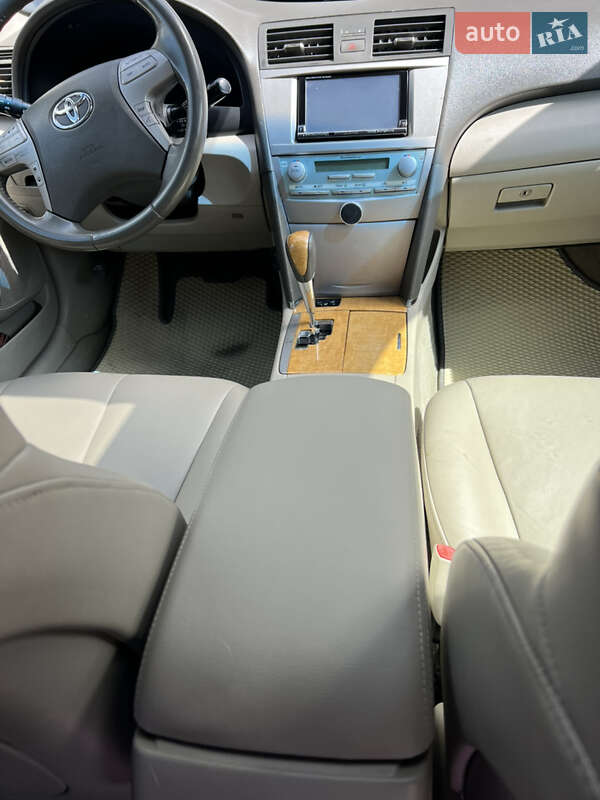 Седан Toyota Camry 2006 в Ровно