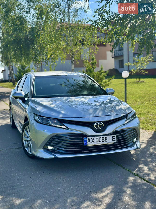 Седан Toyota Camry 2019 в Львове