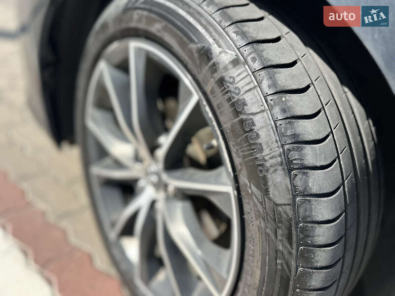 Седан Toyota Camry 2015 в Львове