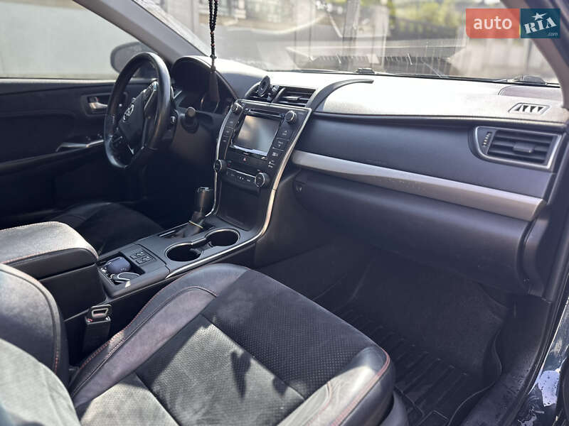 Седан Toyota Camry 2015 в Львове