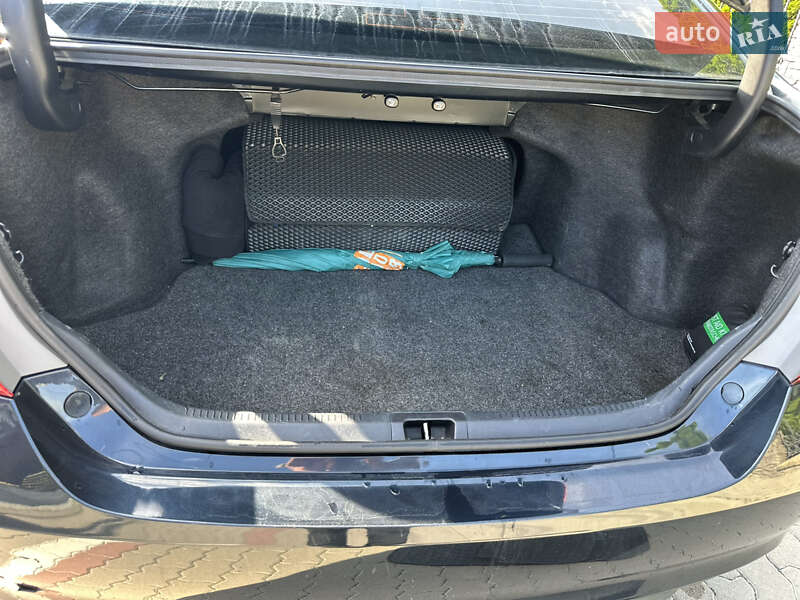 Седан Toyota Camry 2015 в Львове