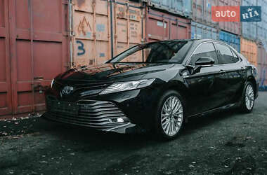 Седан Toyota Camry 2020 в Києві