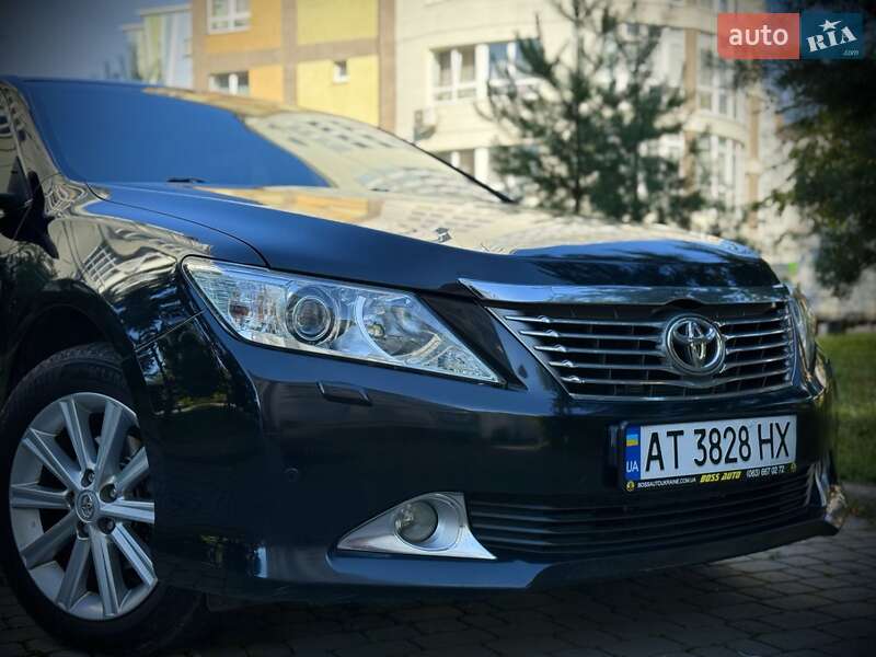 Седан Toyota Camry 2013 в Ивано-Франковске