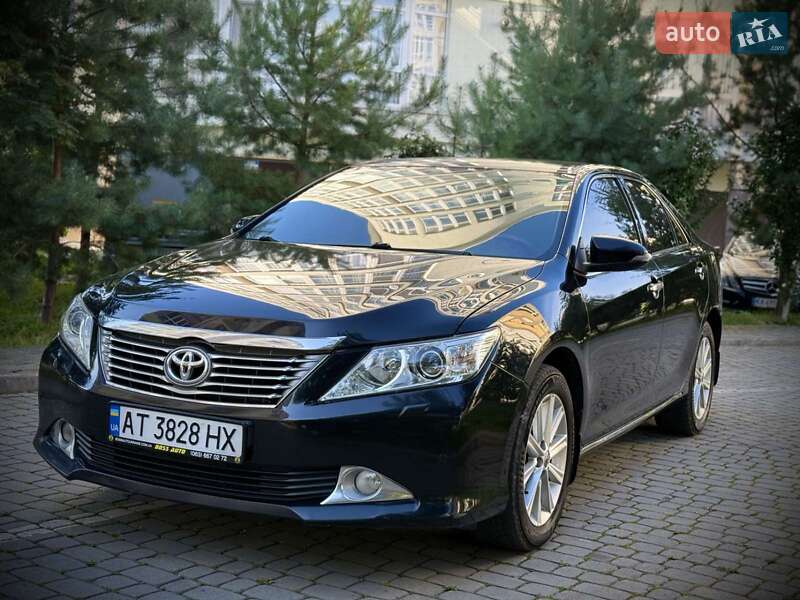Седан Toyota Camry 2013 в Ивано-Франковске