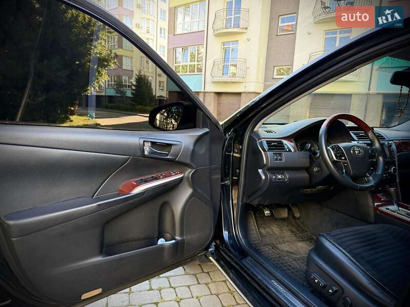 Седан Toyota Camry 2013 в Ивано-Франковске
